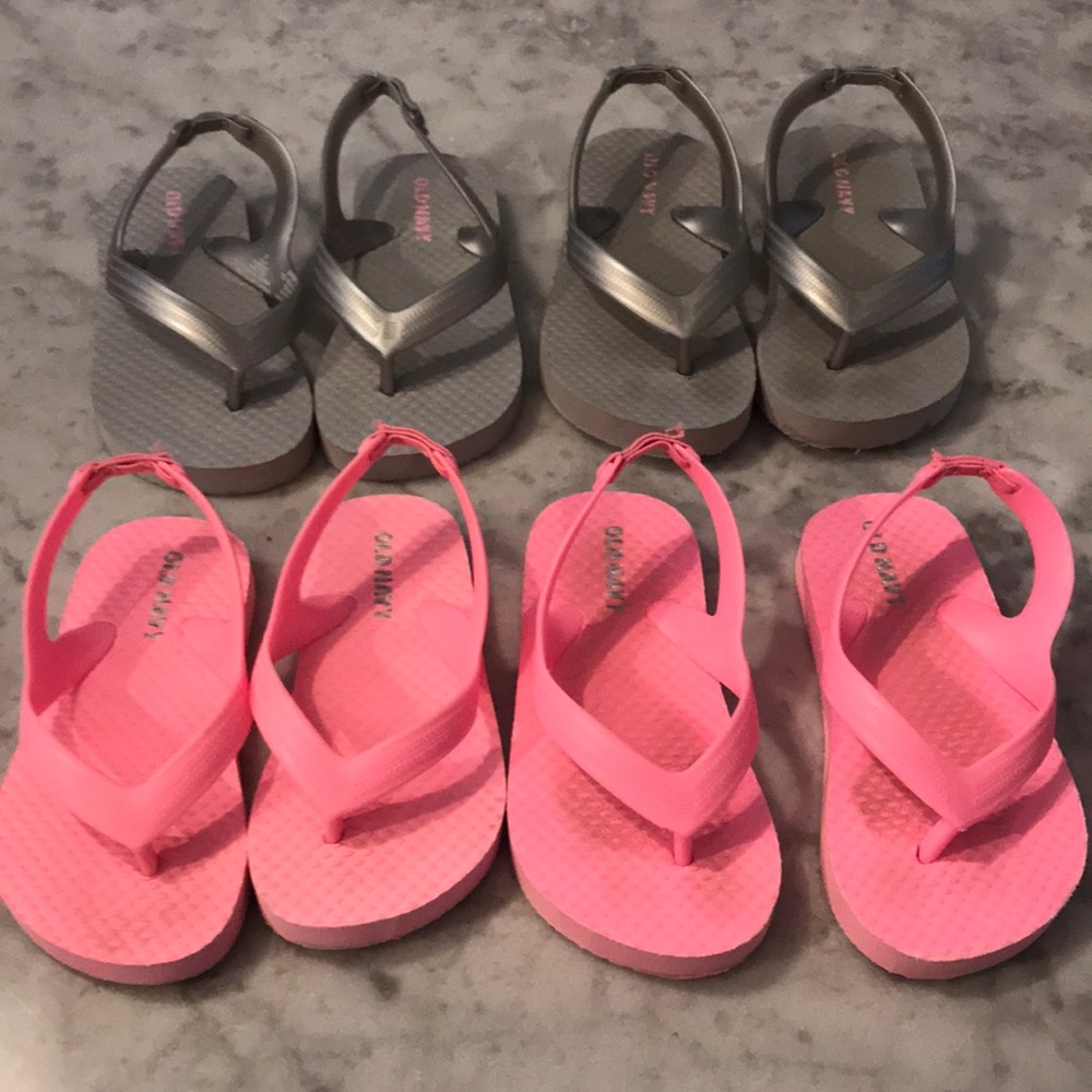Old navy flip flops (all 4 pairs)